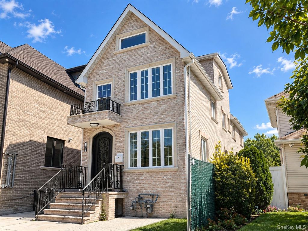7-17 college Place, College Point, NY 11356 — photo 3