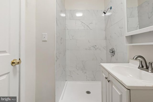 2427 E LANVALE ST, Baltimore, MD 21213