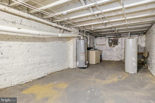 2427 E LANVALE ST, Baltimore, MD 21213