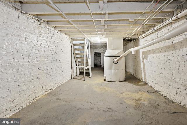 2427 E LANVALE ST, Baltimore, MD 21213