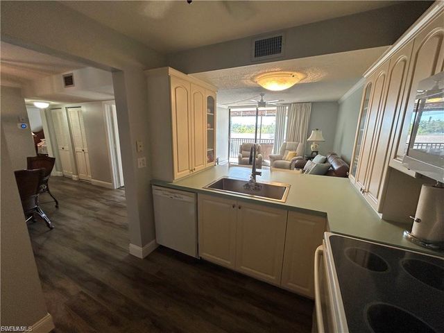 3490 N Key DR 205, North Fort Myers, FL 33903