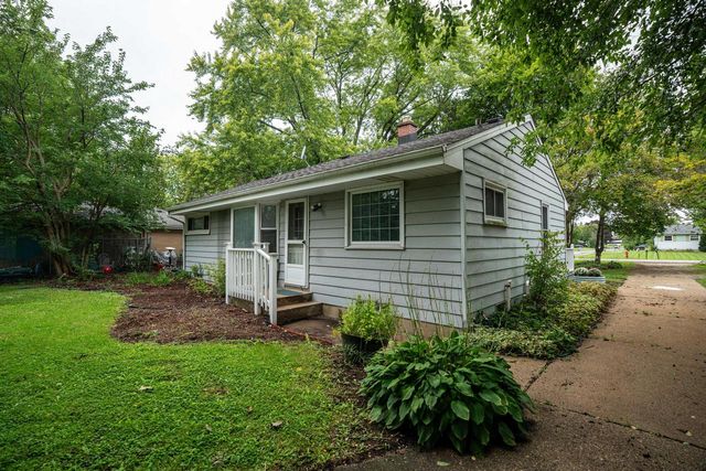 5833 W Calumet ROAD, Milwaukee, WI 53223