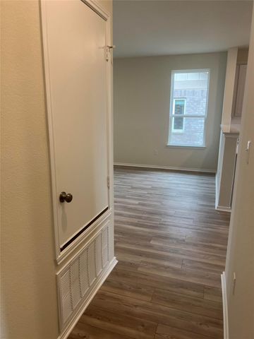 427 Tree nut LOOP, Buda, TX 78610