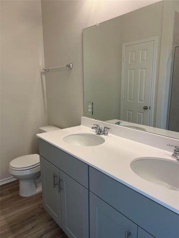 427 Tree nut LOOP, Buda, TX 78610