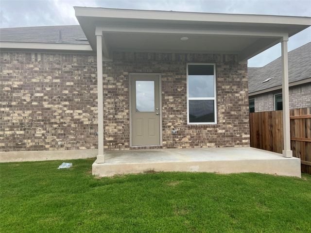 427 Tree nut LOOP, Buda, TX 78610