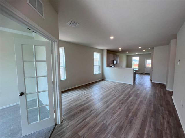 427 Tree nut LOOP, Buda, TX 78610