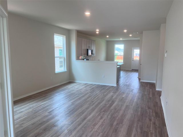 427 Tree nut LOOP, Buda, TX 78610