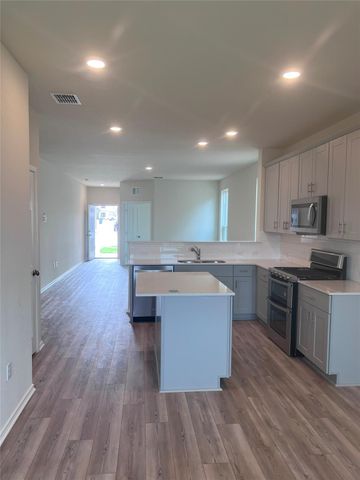 427 Tree nut LOOP, Buda, TX 78610