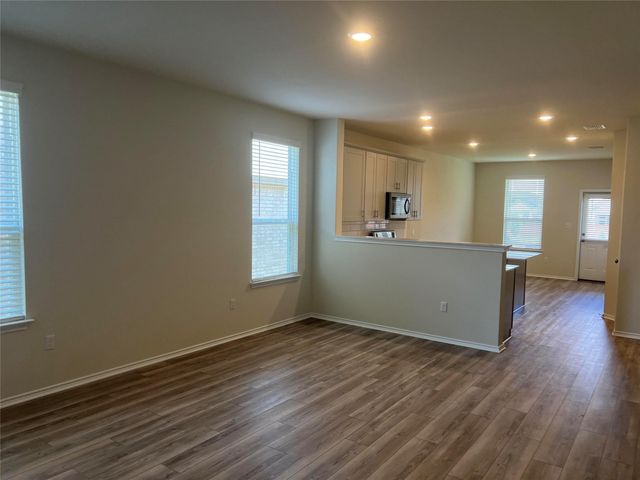 427 Tree nut LOOP, Buda, TX 78610