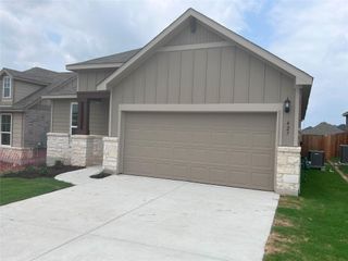 427 Tree nut LOOP, Buda, TX 78610