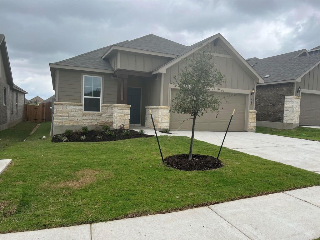 427 Tree nut LOOP, Buda, TX 78610