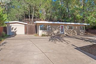 815 Dry Creek Rd, Healdsburg, CA 95448