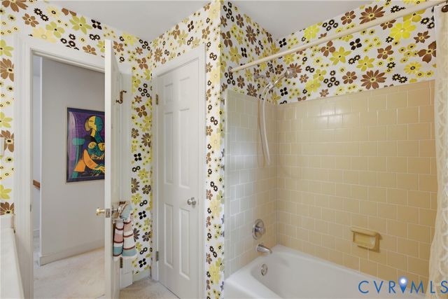 9408 Donora Dr, Henrico, VA 23229
