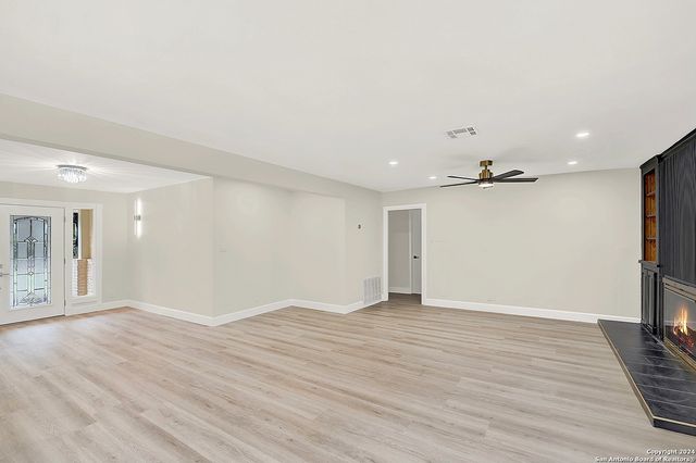 200 Jeanette Dr, San Antonio, TX 78216