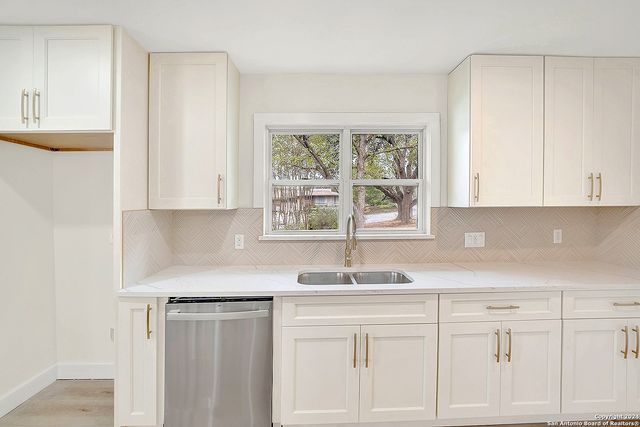 200 Jeanette Dr, San Antonio, TX 78216