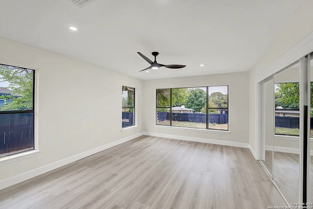 200 Jeanette Dr, San Antonio, TX 78216