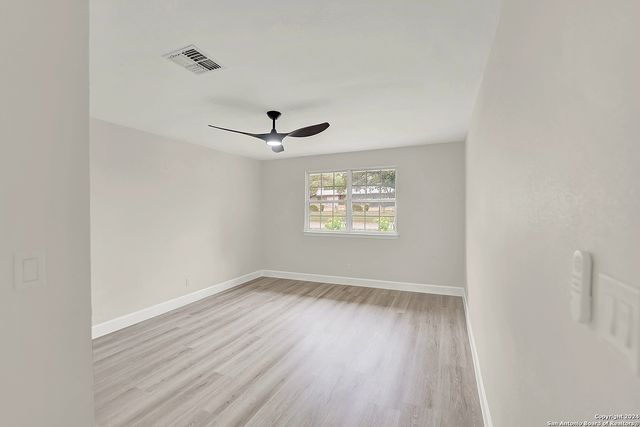 200 Jeanette Dr, San Antonio, TX 78216