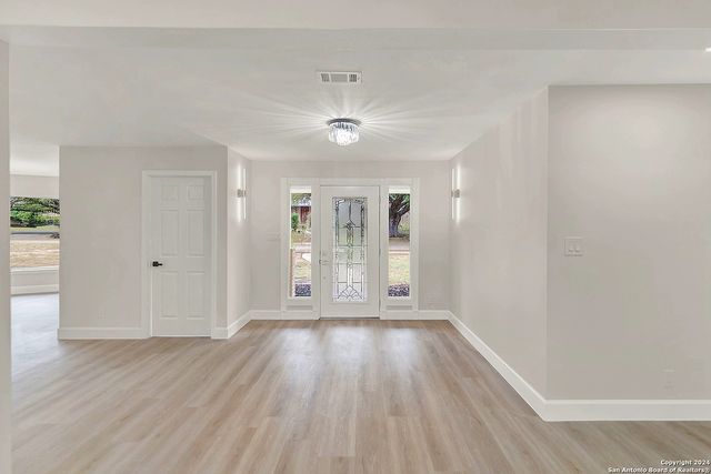 200 Jeanette Dr, San Antonio, TX 78216