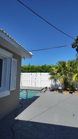 204 S Seacrest Circle, Delray Beach, FL 33444