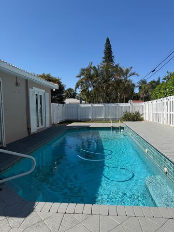 204 S Seacrest Circle, Delray Beach, FL 33444