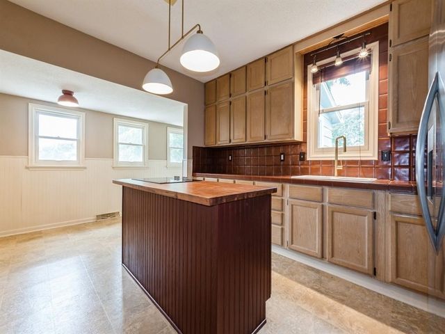 324 9th Street, West Des Moines, IA 50265