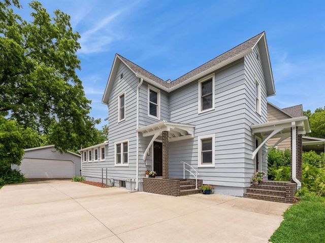 324 9th Street, West Des Moines, IA 50265