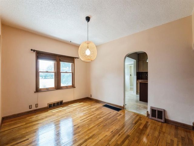 324 9th Street, West Des Moines, IA 50265