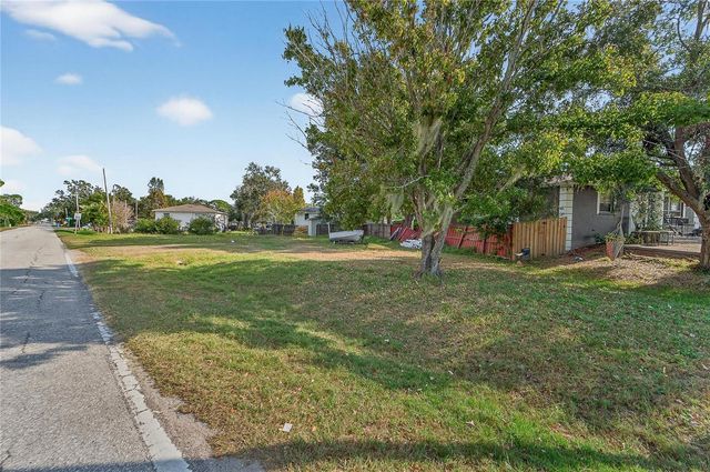 1104 W COLLEGE AVENUE, Ruskin, FL 33570