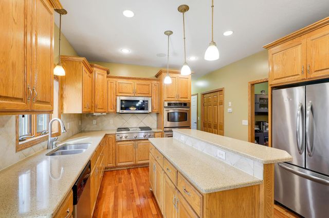 4417 104th Avenue N, Brooklyn Park, MN 55443