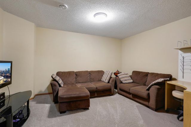 4417 104th Avenue N, Brooklyn Park, MN 55443