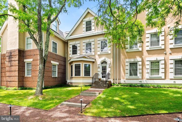 12 GOVERNORS LN, Princeton, NJ 08540