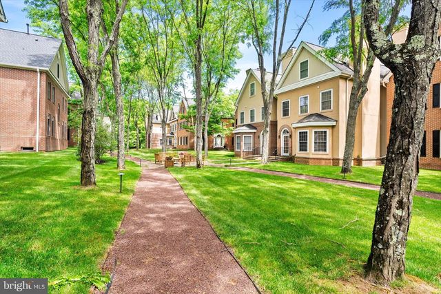 12 GOVERNORS LN, Princeton, NJ 08540