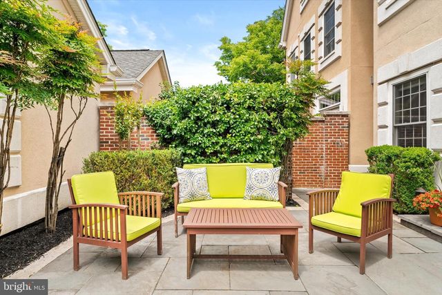 12 GOVERNORS LN, Princeton, NJ 08540