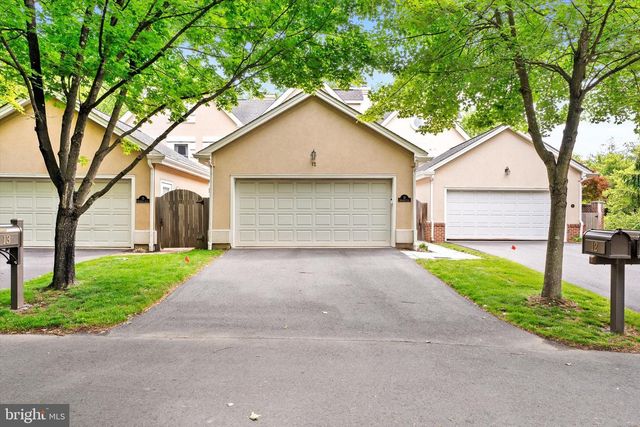 12 GOVERNORS LN, Princeton, NJ 08540