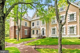 12 GOVERNORS LN, Princeton, NJ 08540