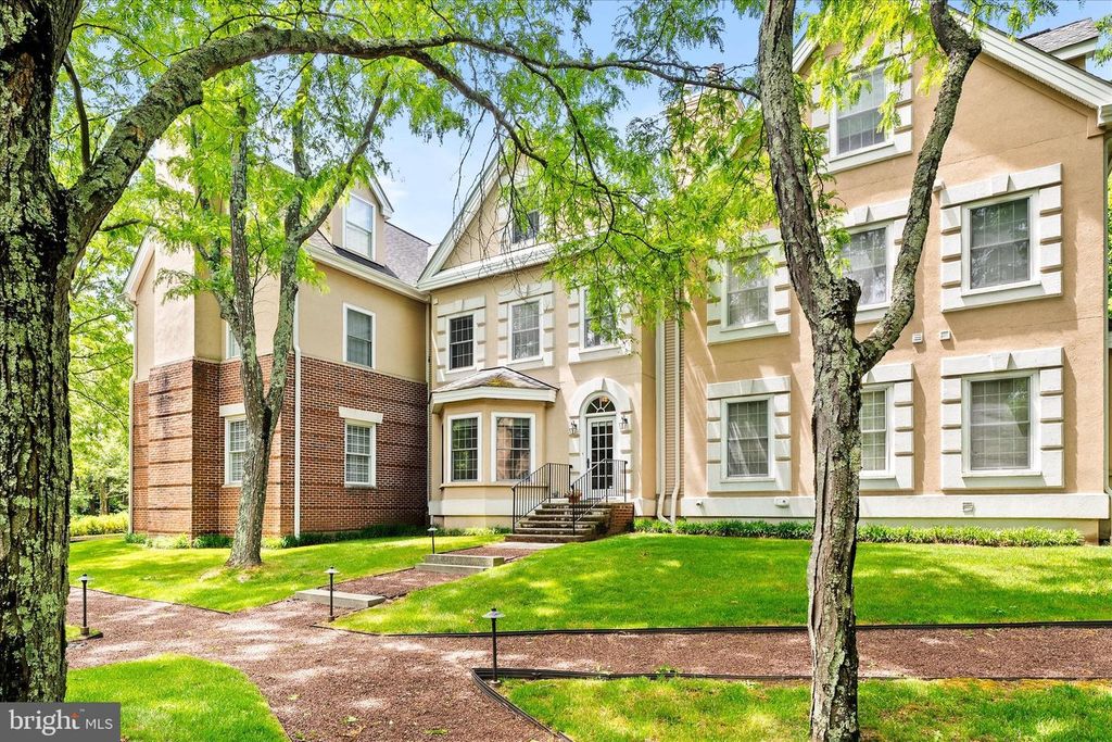 12 GOVERNORS LN, Princeton, NJ 08540