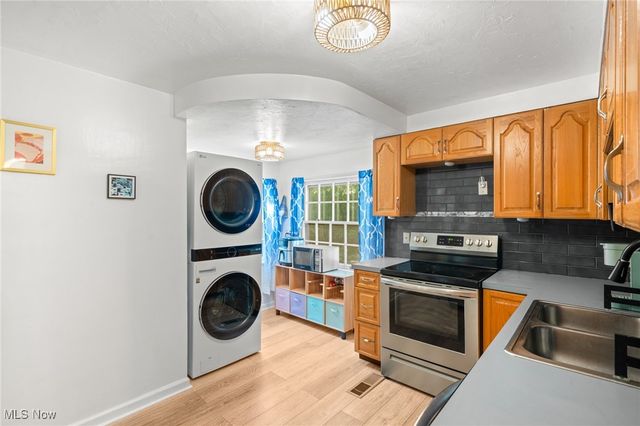 20975 Farnsleigh Road, Shaker Heights, OH 44122