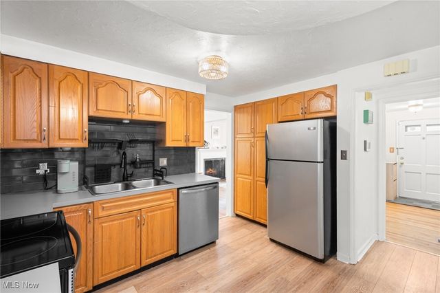 20975 Farnsleigh Road, Shaker Heights, OH 44122