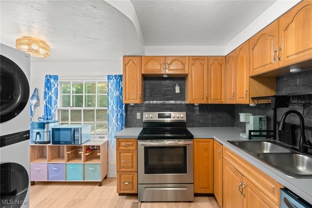 20975 Farnsleigh Road, Shaker Heights, OH 44122