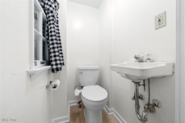 20975 Farnsleigh Road, Shaker Heights, OH 44122