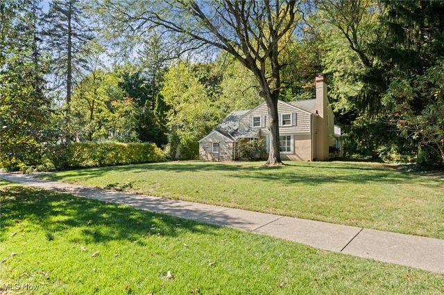 20975 Farnsleigh Road, Shaker Heights, OH 44122