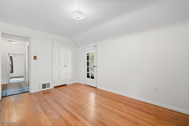 20975 Farnsleigh Road, Shaker Heights, OH 44122