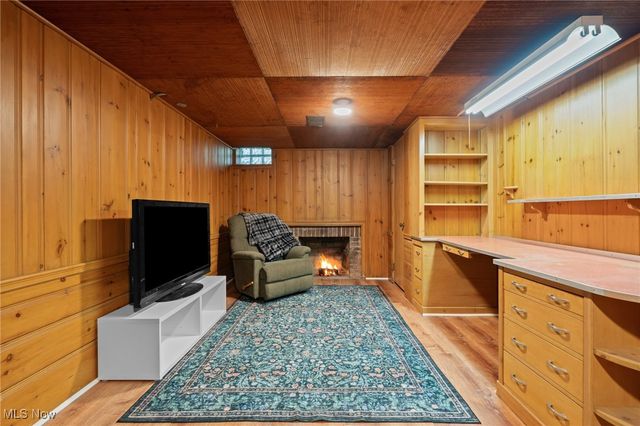 20975 Farnsleigh Road, Shaker Heights, OH 44122