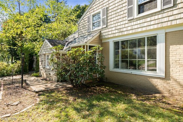 20975 Farnsleigh Road, Shaker Heights, OH 44122