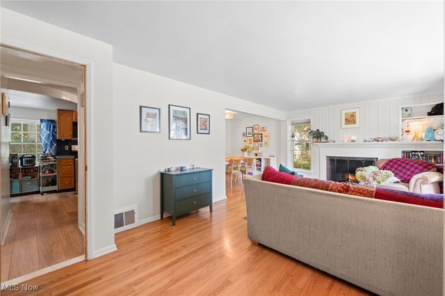 20975 Farnsleigh Road, Shaker Heights, OH 44122