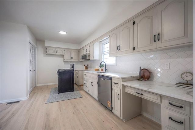 10411 W 49th Place, Shawnee, KS 66203