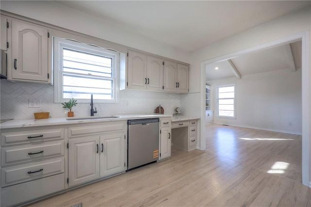 10411 W 49th Place, Shawnee, KS 66203