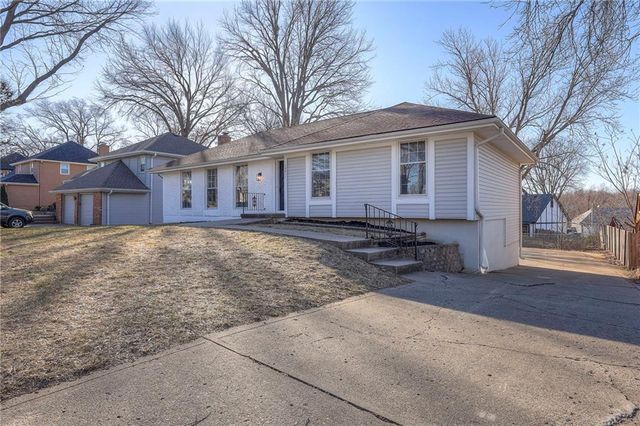 10411 W 49th Place, Shawnee, KS 66203