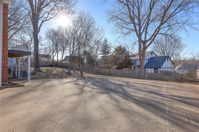 10411 W 49th Place, Shawnee, KS 66203