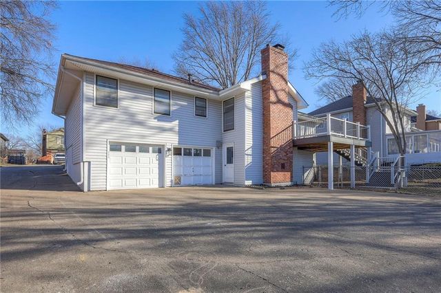 10411 W 49th Place, Shawnee, KS 66203